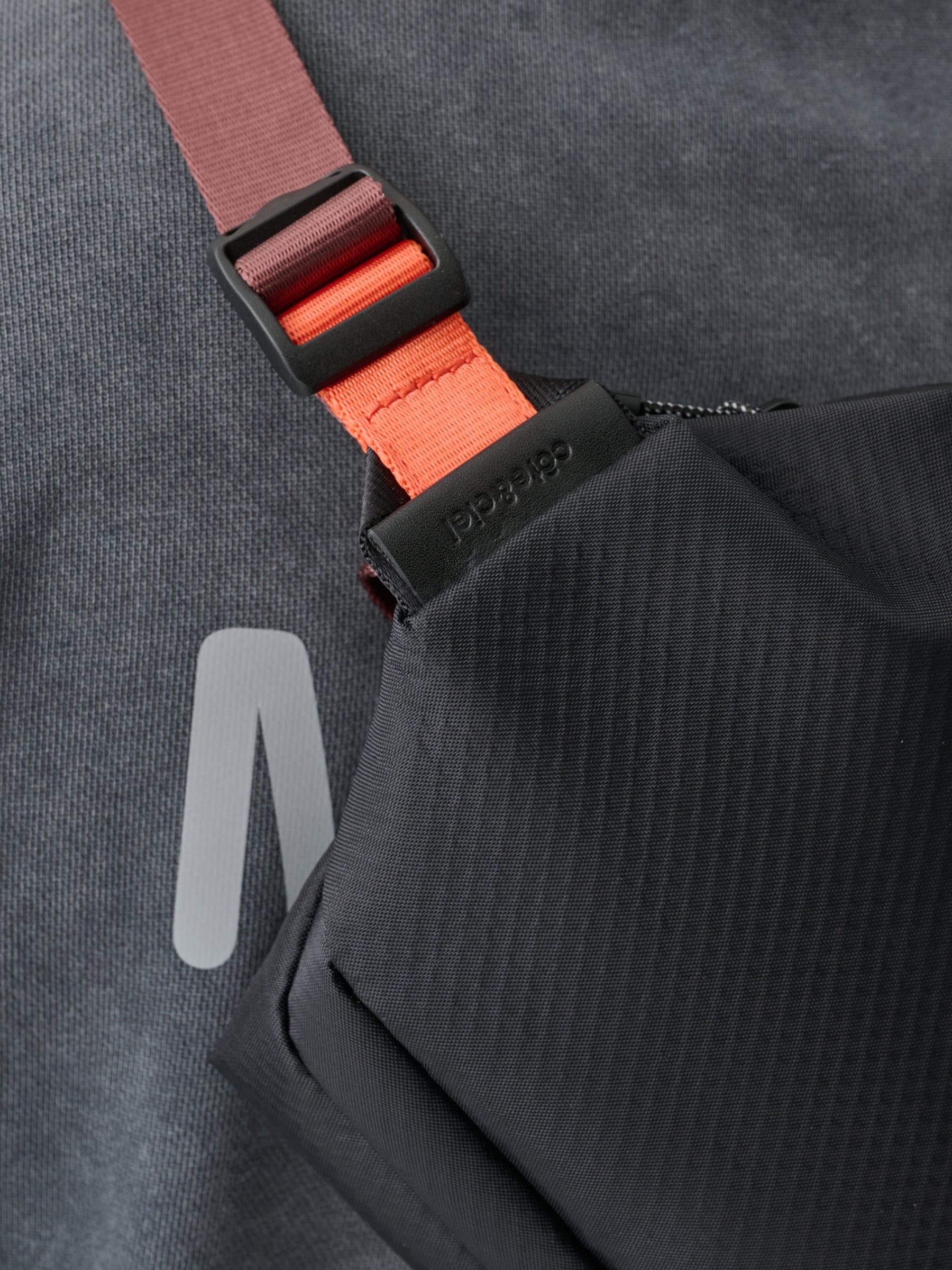 maap&côte&ciel Sling Bag